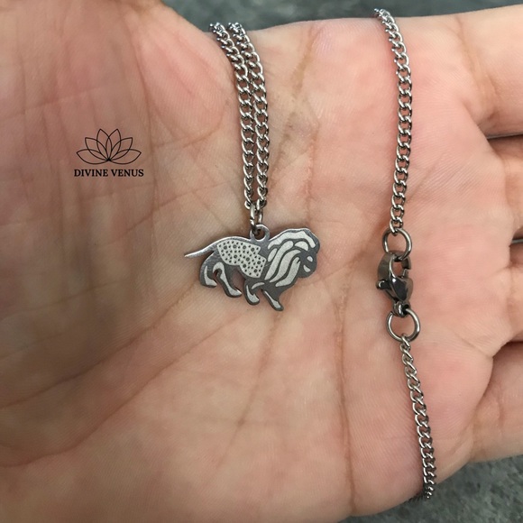 Lion Pendant Necklace - Stainless Steel - Picture 4 of 5